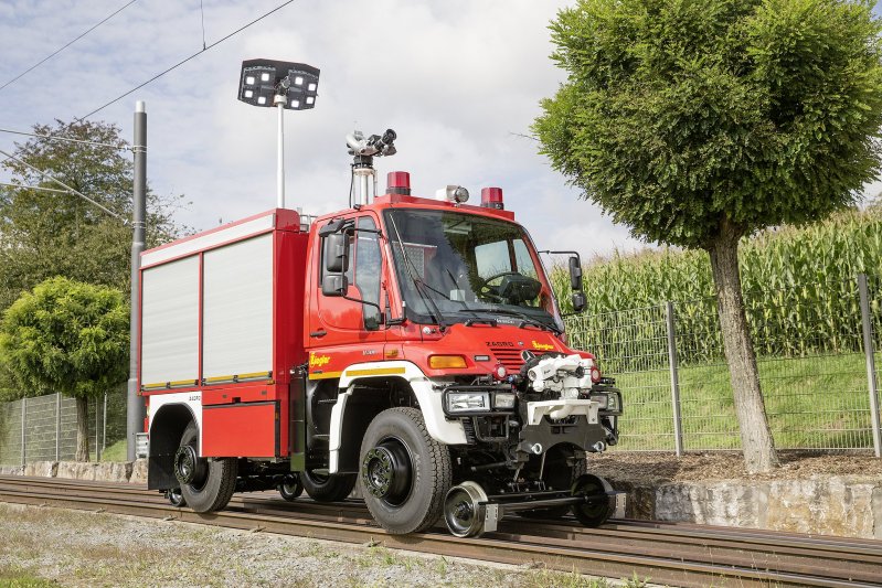 Unimog U 423 для обнаружения пожара и пожаротушения.
