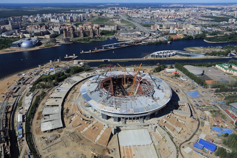 Министр спорта Виталий Мутко говорит, что стадион будет построен в любом случае