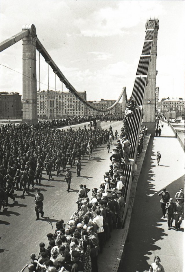 Операция вальс. 17 Июля 1944 года марш пленных немцев по Москве. Парад пленных немцев в Москве 1944. Парад побежденных 17 июля 1944 года. Пленные немцы в Москве 1944.