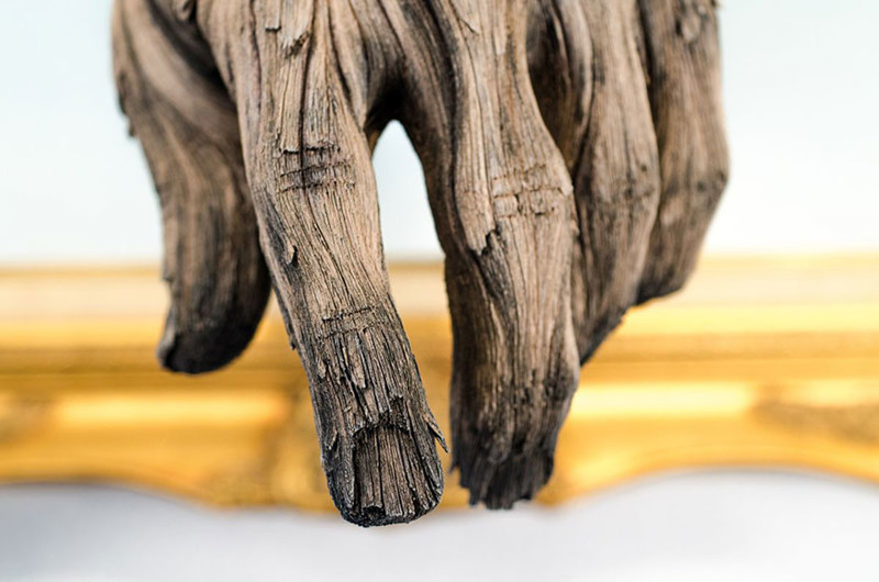 Обманчивое впечатление: скульптор делает деревянные скульптуры из керамики