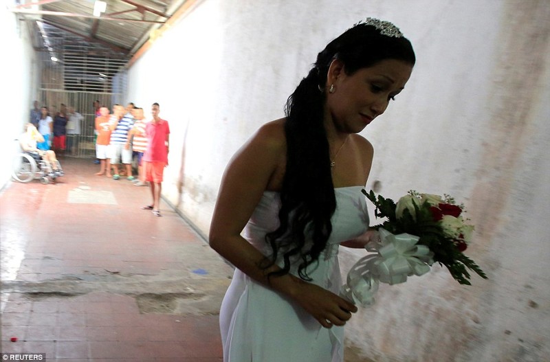Массовая свадьба в тюрьме строгого режима в Колумбии