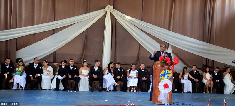 Массовая свадьба в тюрьме строгого режима в Колумбии