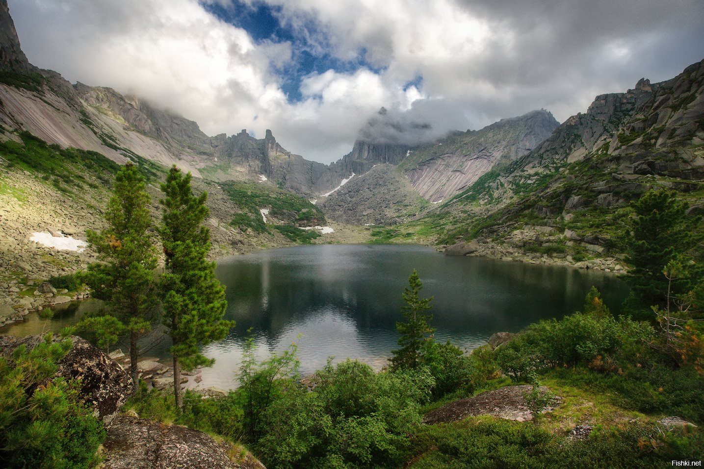 Озеро горных духов горный Алтай