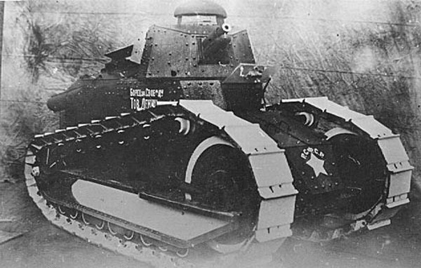 На фото - эталонный танк (в верху) и телеграмма о постройке первого танка