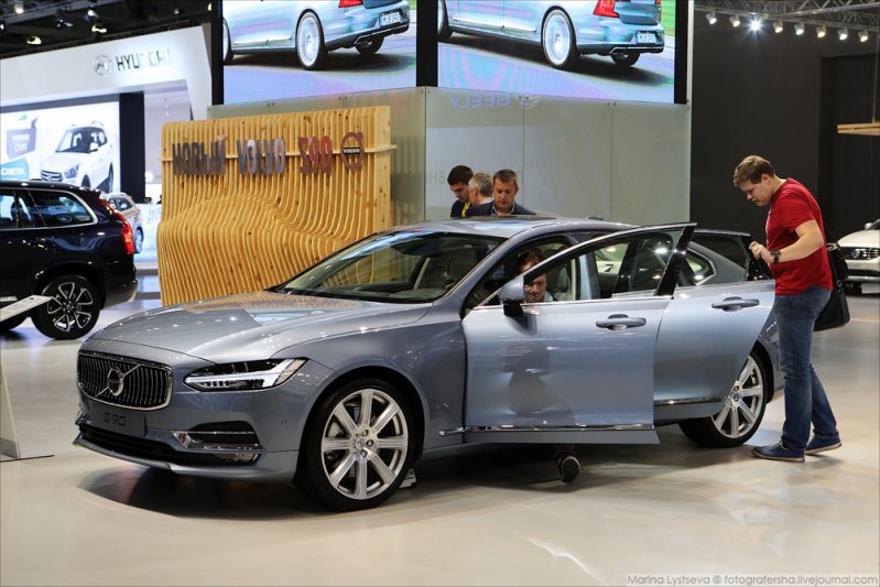 Новый универсал от Volvo V90 Cross Country пока не продается в России (машины стоимостью от 3 млн. рублей придут только в первом квартале 2017 года), но все желающие уже спешат оставить предзаказ.