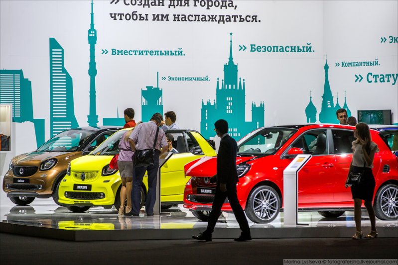 В отличие от многих крупных автопроизводителей, компания Mercedes-Benz не стала игнорировать Московский автосалон. Немецкий премиум-бренд оккупировал целый павильон столичного экспоцентра, показав россиянам как хорошо знакомые модели, так и абсолютны