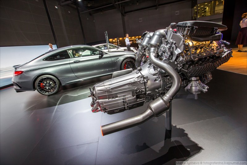 4-литровый двигатель AMG V8 Biturbo для S63 купе.