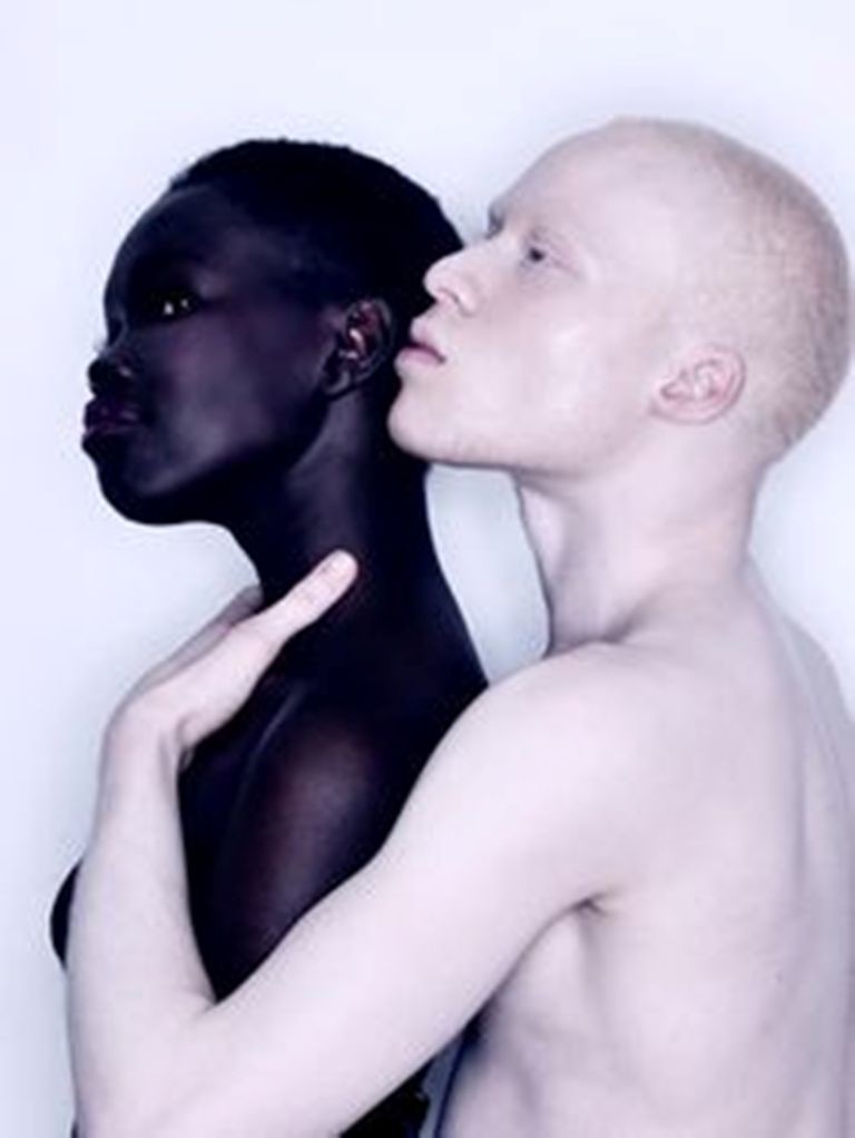 Негритянка и белокожий мужчина