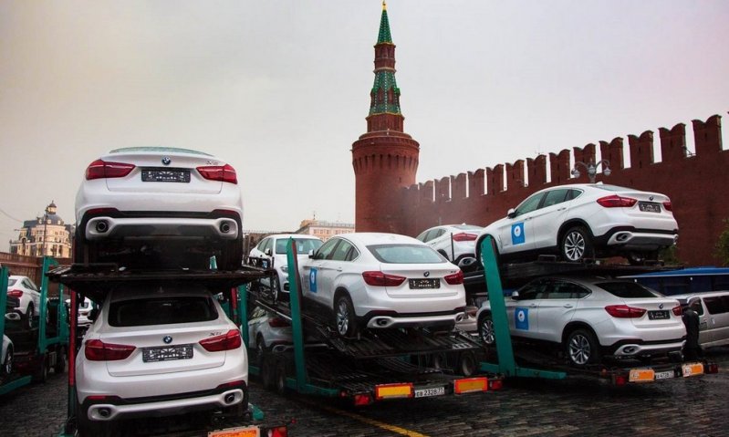 Российским олимпийцам вручили новенькие BMW