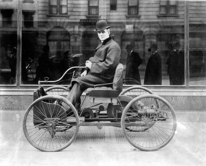 Ford Quadricycle (1896). Первый автомобиль Генри Форда, построенный им ещё до учреждения Ford Motor Company (она появилась шестью годами позже).