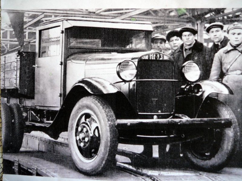 НАЗ-АА (1932) — первый автомобиль Горьковского автомобильного завода (тогда он назывался Нижегородским, потому и НАЗ).