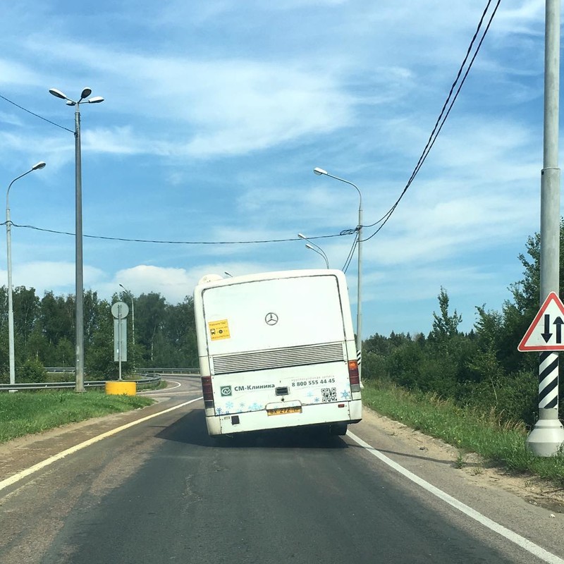 Заваленный автобус
