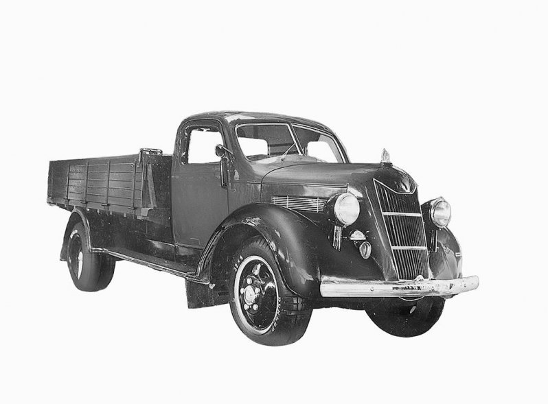  Уже в мае 1934 года компания произвела свой первый двигатель типа А, который был использован в первой модели пассажирского автомобиля А1 и в грузовике G1.