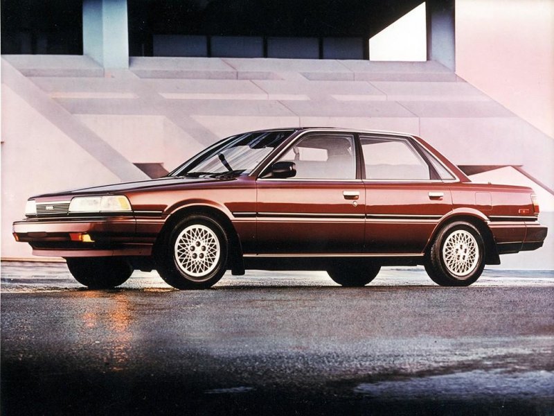 В 1982 году появляется 1-е поколение бестселлера Toyota Camry, выпускающегося по сей день.