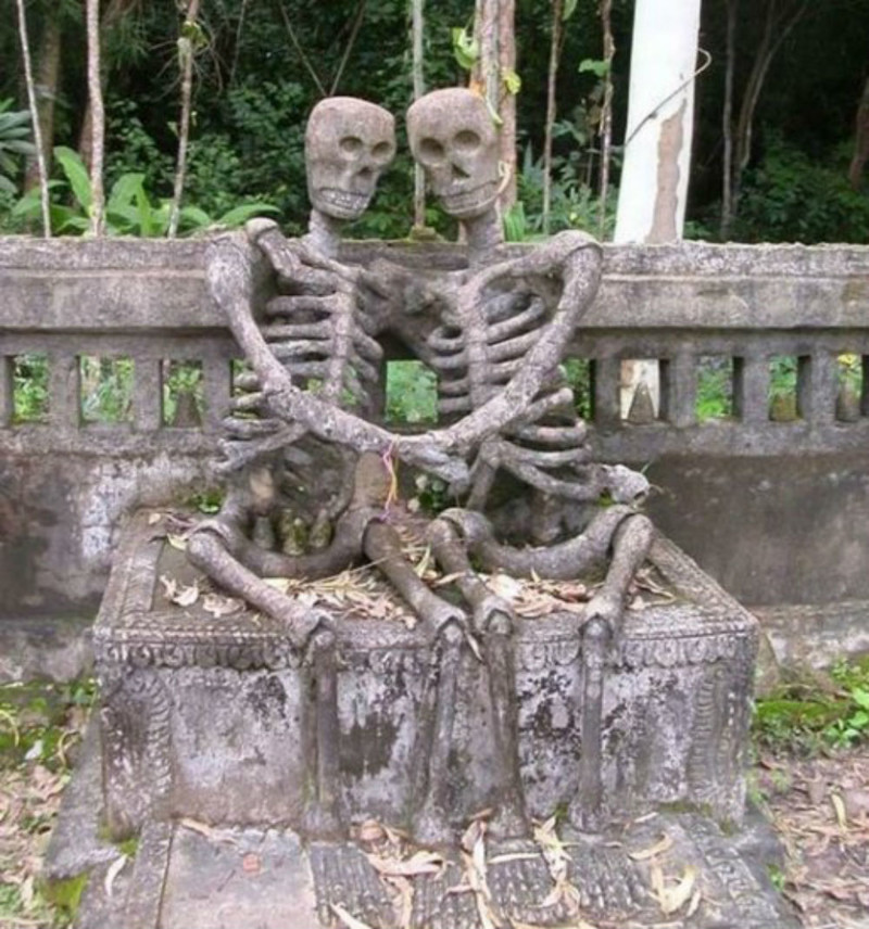 Влюбленные скелеты, Таиланд