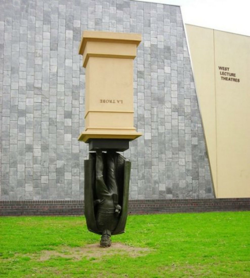 Памятник Чарлзу Ля Троубу. Мельбурн, Австралия
