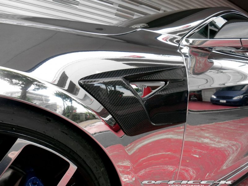 Японцы одели в хром электромобиль Tesla Model S