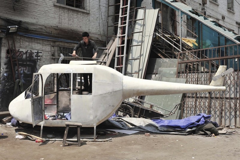 Китайский энтузиаст Гао Ханьцзе собирает свой вертолет