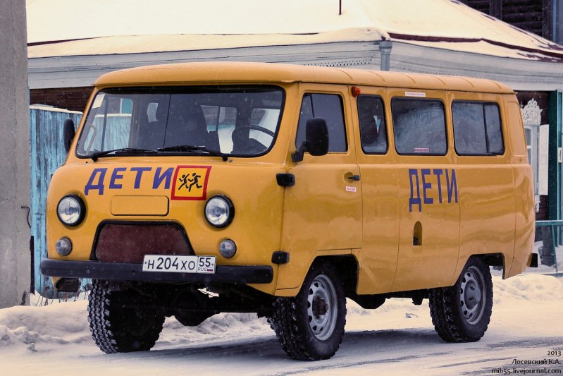 Ещё один подобный автомобиль из Омской области уже имеет традиционный для школьных автобусов жёлтый окрас.