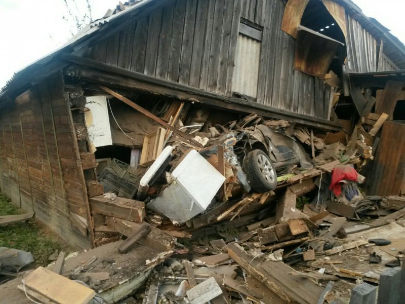 В Свердловской области водитель снес жилой дом и сбежал