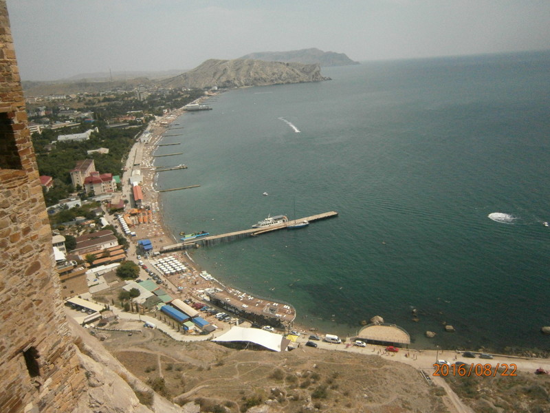 Вид на бухту с крепости: