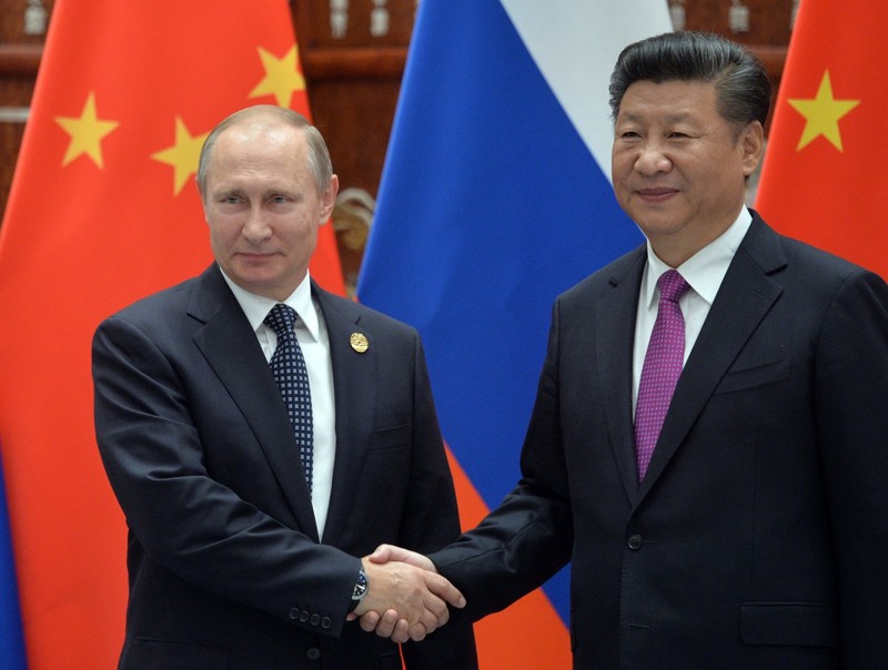 Си Цзиньпин обрадовался подаренному Путиным мороженому