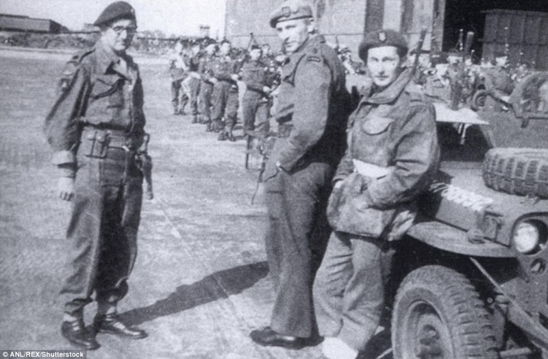 Найдено уникальное фото 1941 года, запечатлевшее первый состав подразделения SAS