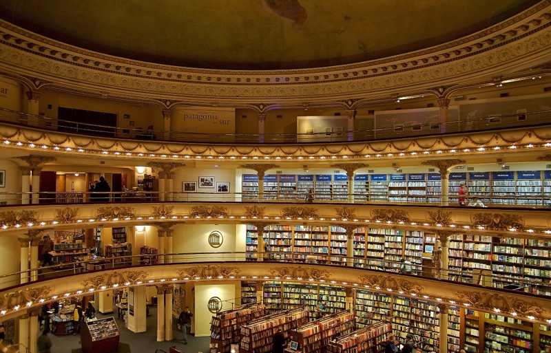 100-летний театр превратили в книжный магазин, и ничего прекраснее вы еще не видели