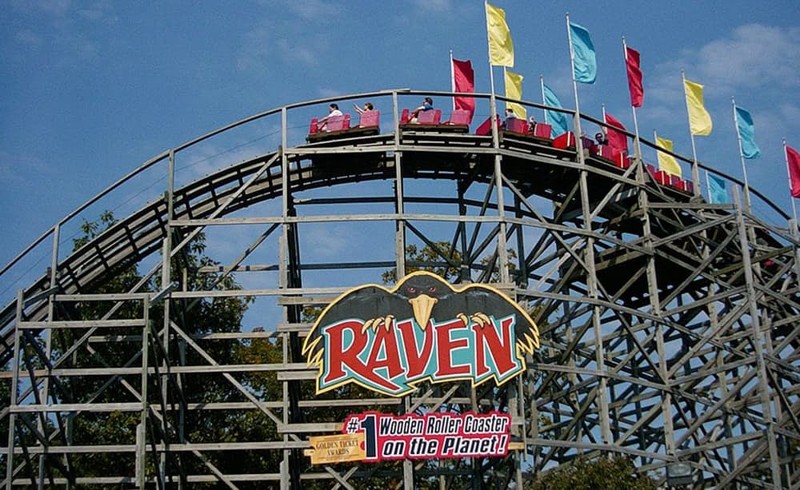 6. Смертельное падение с американских горок Raven roller coaster