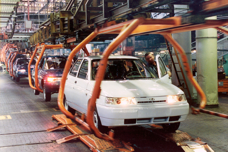 «Десятка» была снята с конвейера в Тольятти в 2007 году, когда ей на смену пришла модель Priora, однако ее производство продолжалось вплоть 2014 года на Украине, где модель выпускалась под маркой «Богдан».