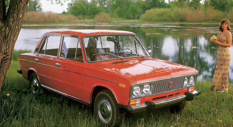 В 1976 году началось серийное производство седана ВАЗ-2106, представлявшего собой модернизированную «трешку». Модель продержалась на конвейере почти 30 лет – до 2005 года. За это время было собрано более 4,3 миллиона «шестерок».