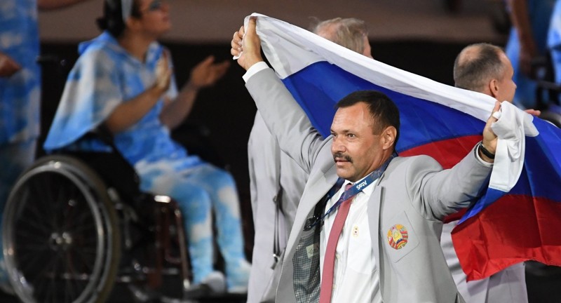 Флаг России на церемонии открытия Паралимпиады