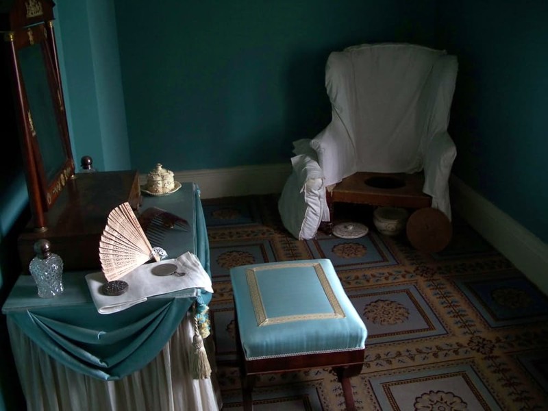 7. Туалет в доме — роскошь