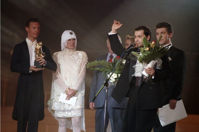 На церемонии вручения национальных музыкальных премий «Овация-93» 26-летний Федор Бондарчук стал главной звездой, получив приз «За лучший клип».