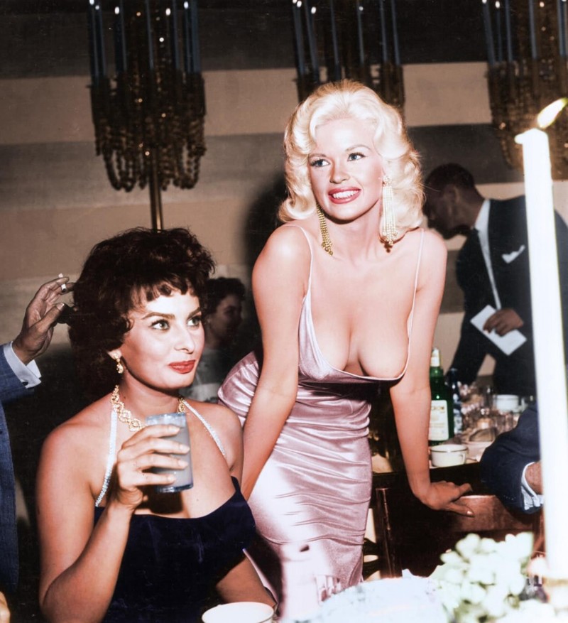 2. Актрисы Софи Лорен и Джейн Мэнсфилд, 1957 год