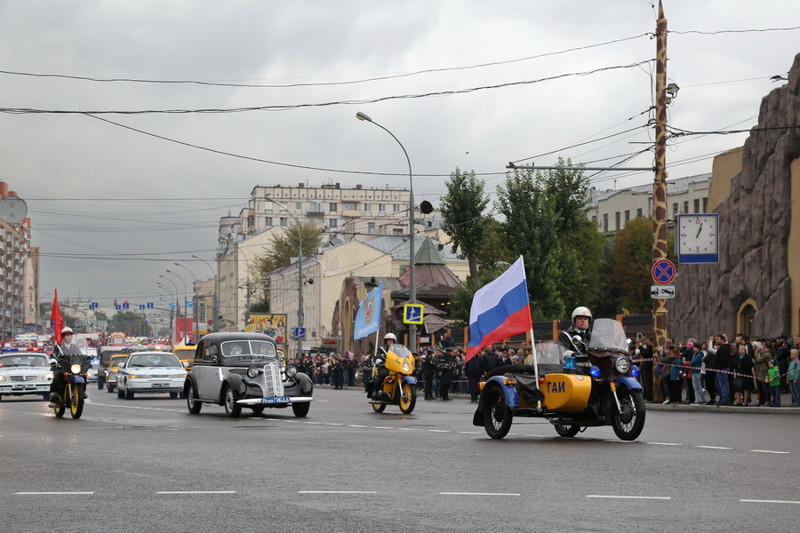 По Садовому кольцу прошел парад специализированной городской техники