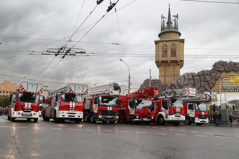 По Садовому кольцу прошел парад специализированной городской техники