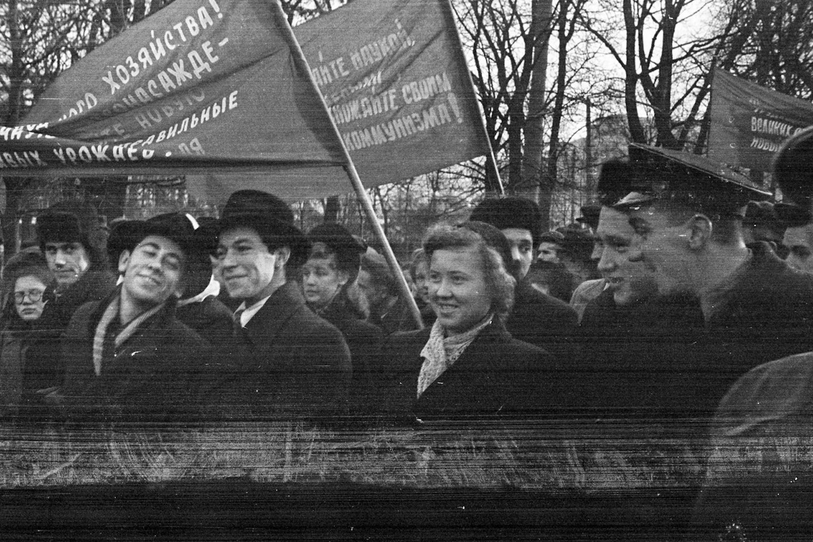 1950 году словами. Ленинград 1950. Демонстрация 7 ноября в Ленинграде. Фото с демонстраций в Ленинграде. Ленинград 1950-х годов фото.