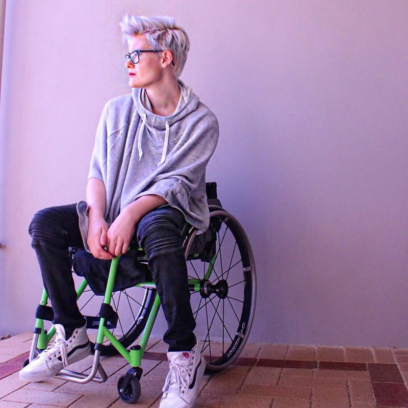 19-летняя австралийка в инвалидной коляске стала моделью
