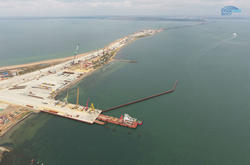 Завершено создание вспомогательной инфраструктуры строительства моста через Керченский пролив