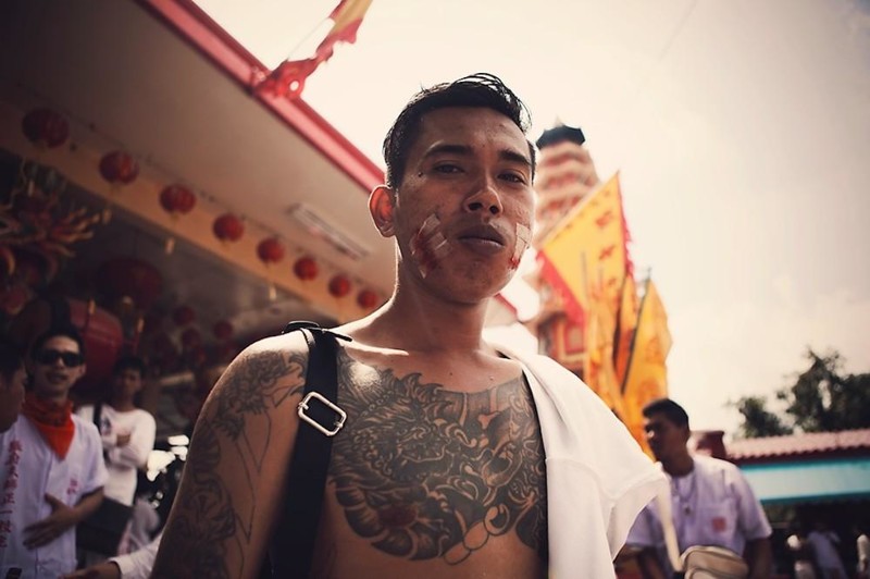 Из жизни Азии: жуткий вегетарианский фестиваль в Таиланде