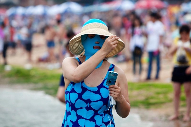 Фейскини - бессмысленный и беспощадный тренд пляжной моды в Китае