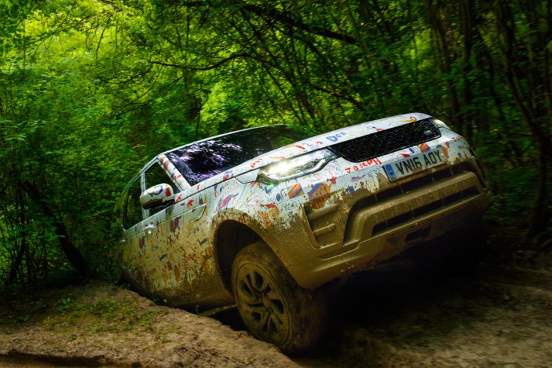 С новым, пятым поколением внедорожника Land Rover Discovery, маркетологи пошли еще дальше.