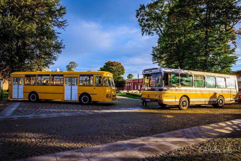 Выставка ретро-автобусов в Петропавловской крепости