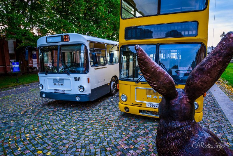 Выставка ретро-автобусов в Петропавловской крепости