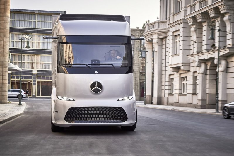 Mercedes-Benz представил электрический грузовик Urban eTruck
