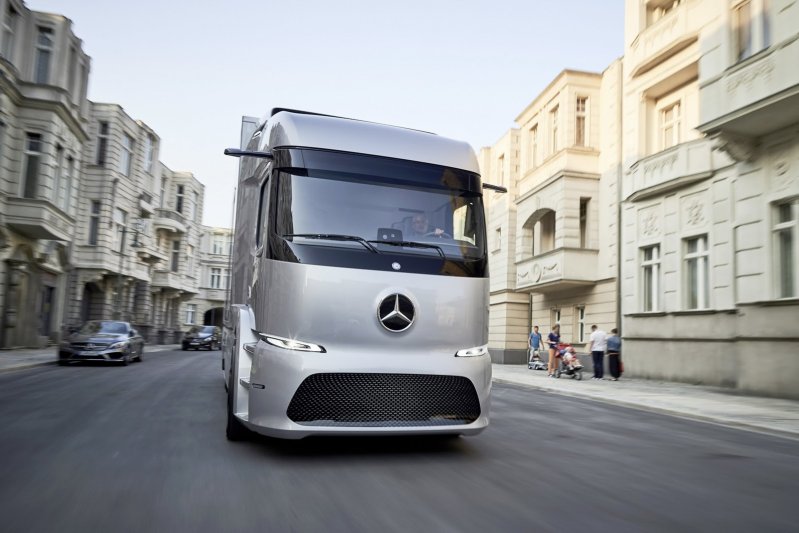 Mercedes-Benz представил электрический грузовик Urban eTruck