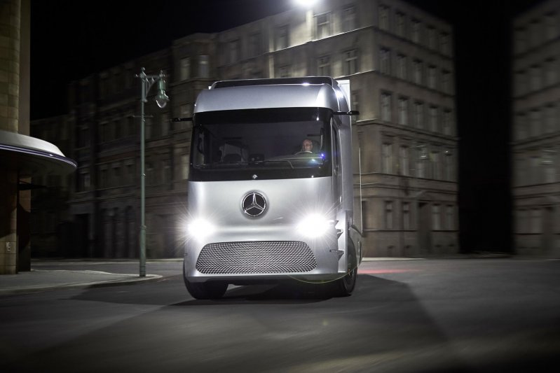 Mercedes-Benz представил электрический грузовик Urban eTruck