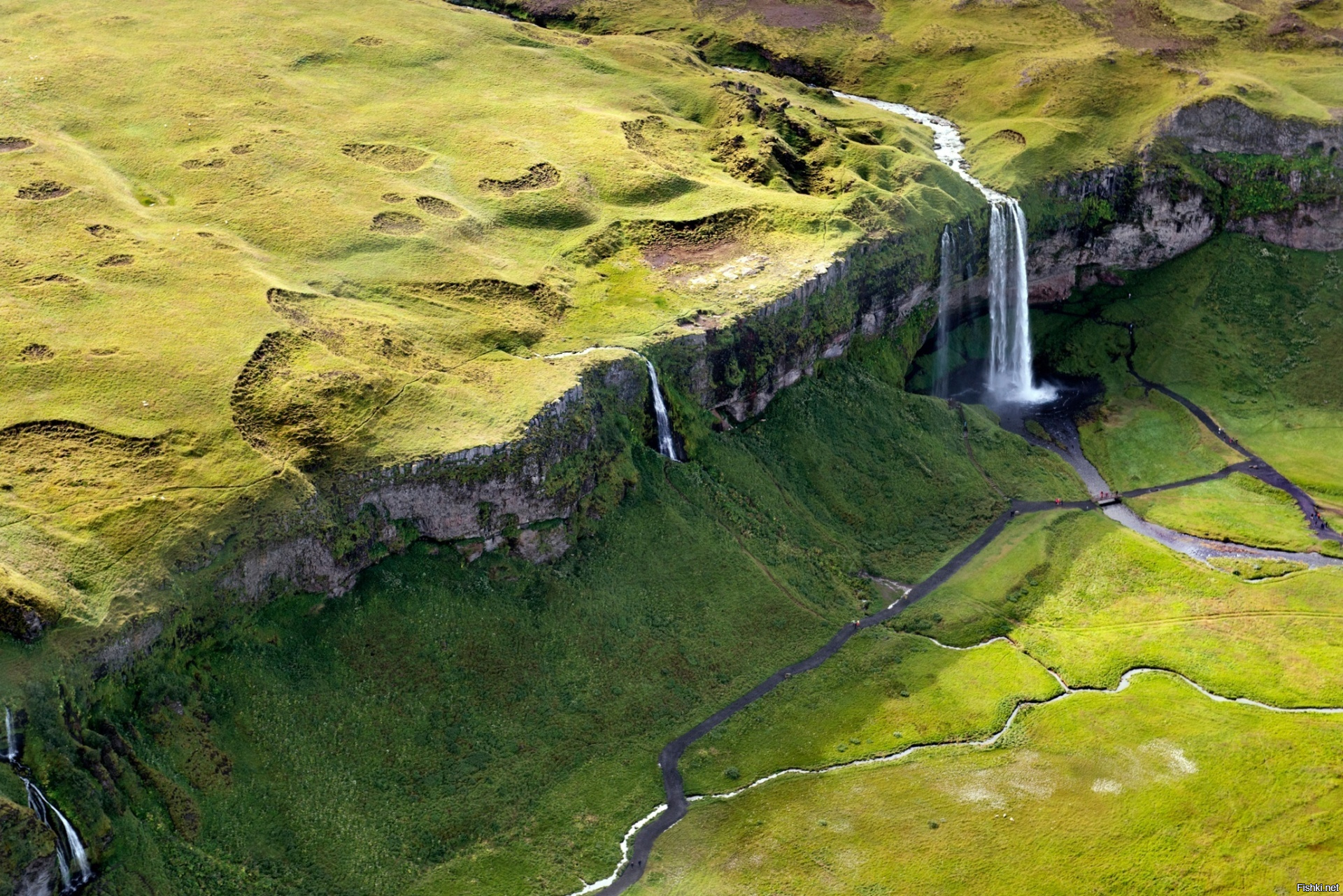 Водопады по высоте в мире. Водопады Исландии. Водопад Сельяландсфосс. Водопад Хенгифосс, Исландия. Фьятлабакслейд Исландия.