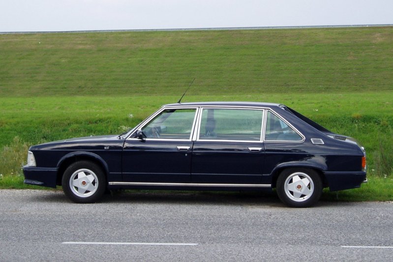 За время своего существования, с 1974 по 1996 год, у модели 613 появилось восемь модификаций в различных кузовах.